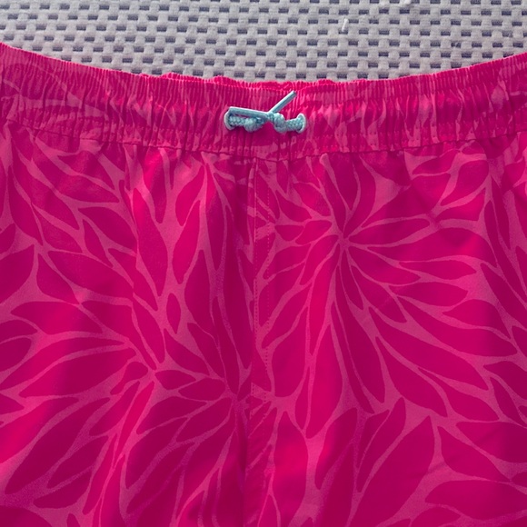 XL Vineyard Vines pink drawstring shorts. NWOT. - Picture 2 of 6